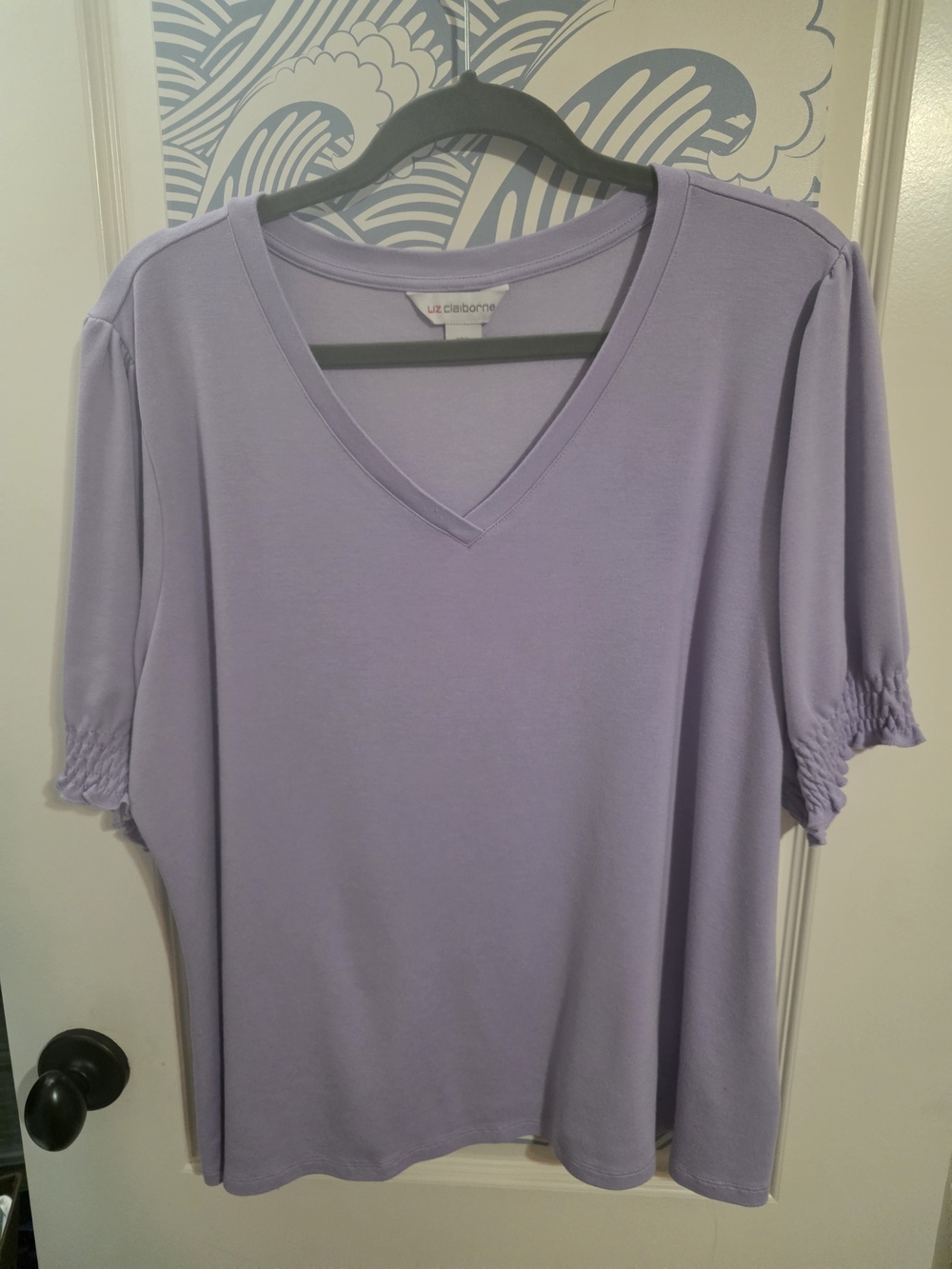 Liz Claiborne Lavender V-Neck Short Sleeve Top with Shirred Cuffs